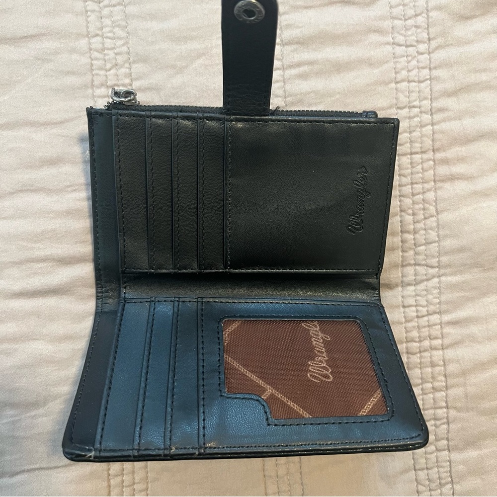 Wrangler Crossbody purse and Wallet - Picture 4 of 5